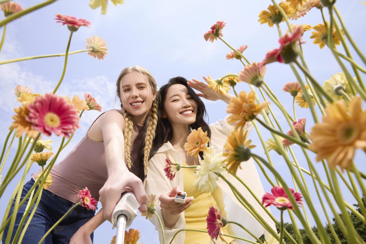 浩瀚 Hohem Eyepic 亮相 CES:用一台可拆卸相机,探索移动影像的边界 低视角拍摄