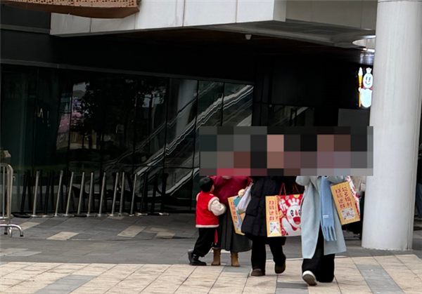 砸800万开一家旗舰店 蜜雪冰城可能有事瞒着我！