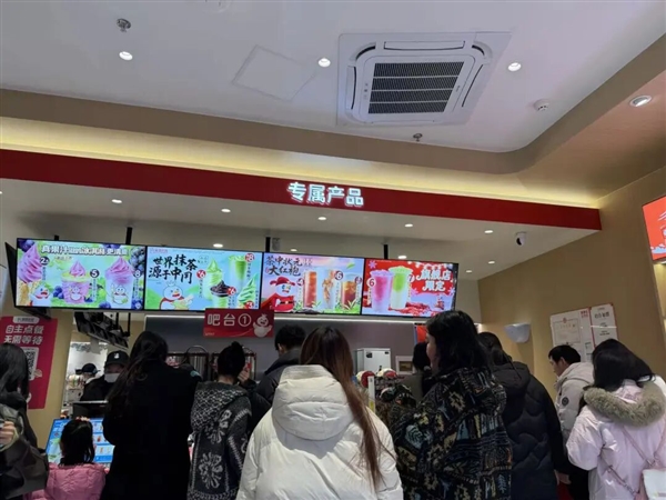 砸800万开一家旗舰店 蜜雪冰城可能有事瞒着我！